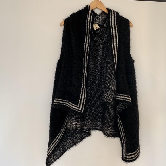 NWT Fuzzy Sleeveless Cardigan - Picture 5 of 7